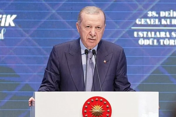 Cumhurbaşkanı Erdoğan Ustalara Saygı Ödül Töreni Programı'nda konuştu: 'Etrafımızı saran bu ateş çemberinden güçlü bir irade ortaya koyarak çıkabiliriz'